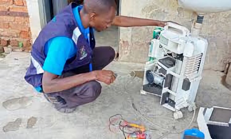 Oxygen concentrator maintenance and repair